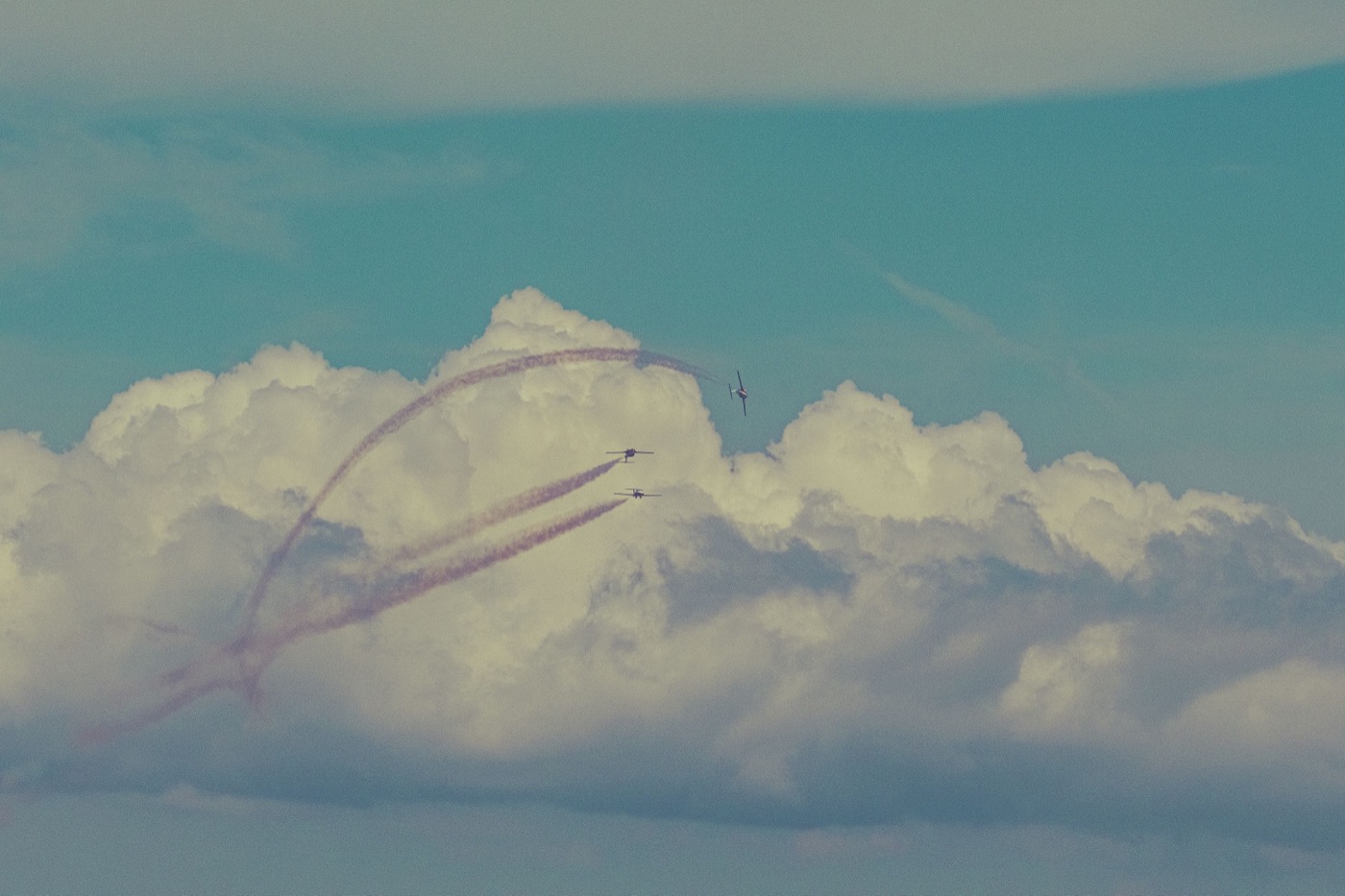 PEIFOTOSHOP — Snowbirds · Trailing smoke