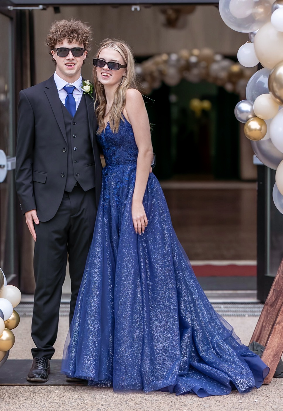 PEIFOTOSHOP — Rural Prom · The arrival