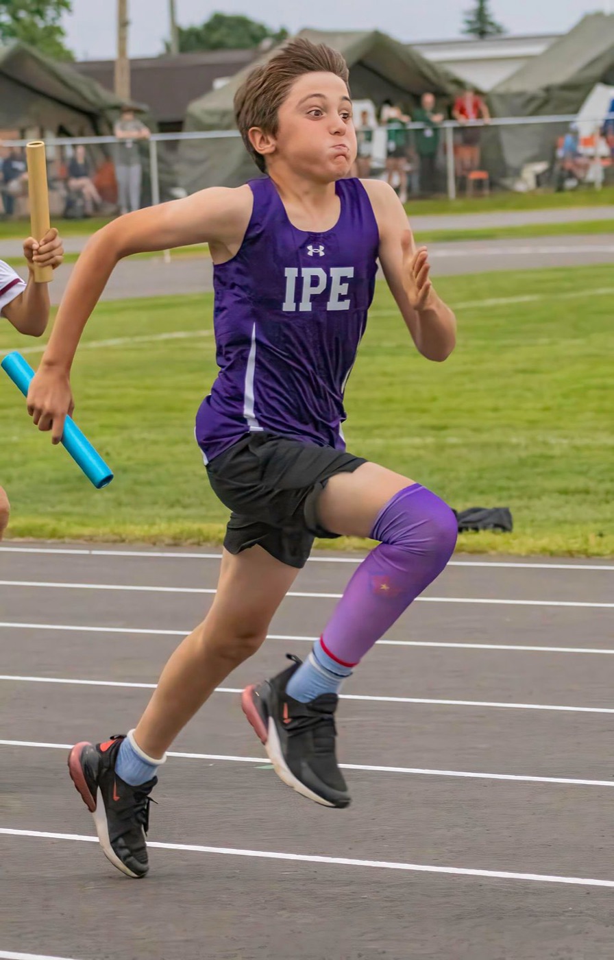 PEIFOTOSHOP — Track · Relay leg